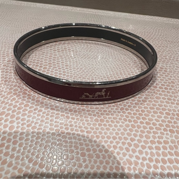 Authentic Hermes Caleche enamel bracelet in burgundy/wine with gold - Picture 4 of 6